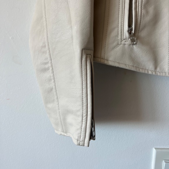 Abercrombie & Fitch Cream Faux Leather Jacket NWT size L - Picture 5 of 10